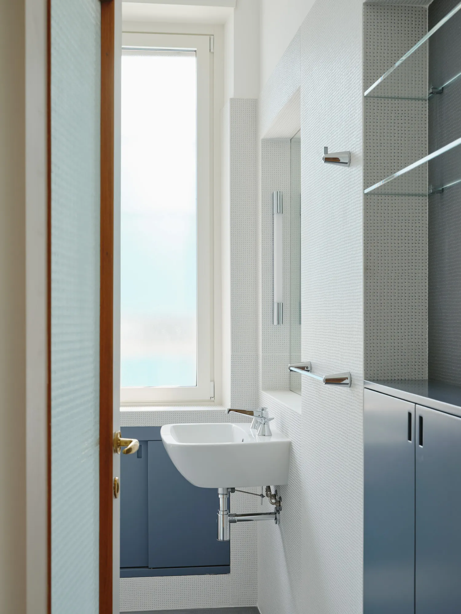Milanese Bloom: Where Blush Marble Meets Springtime Serenity 38