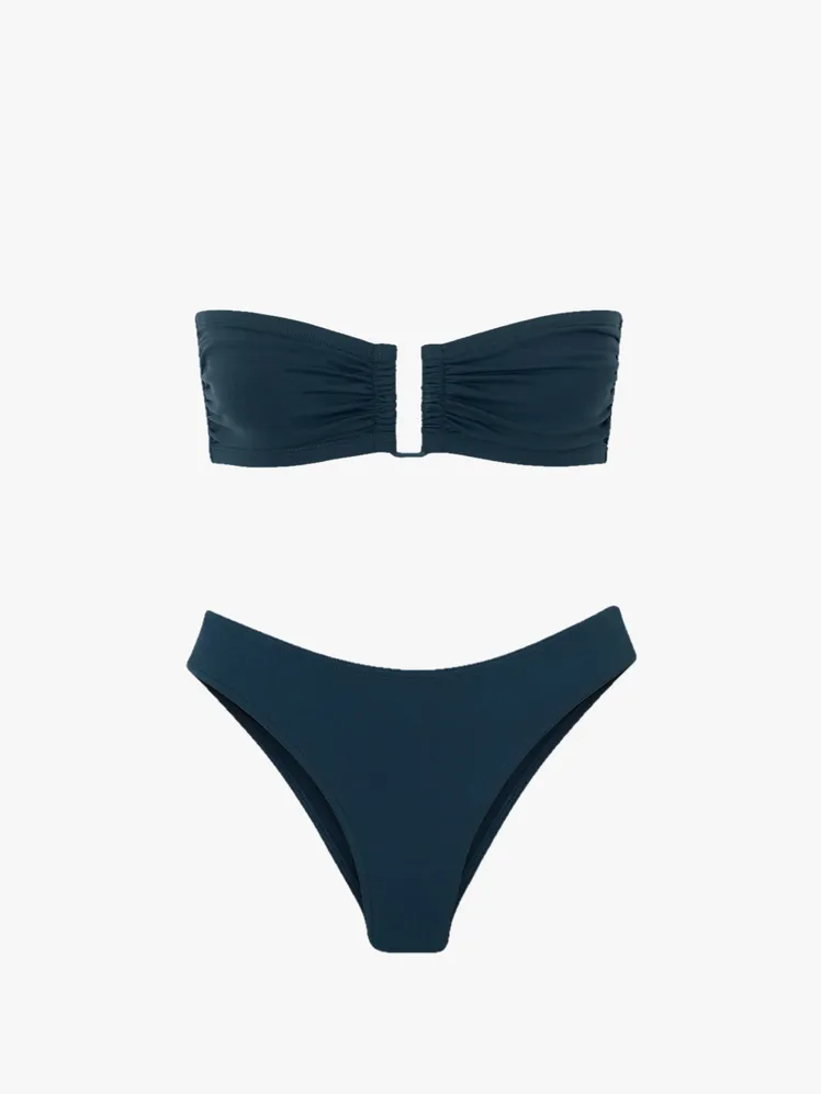 Timeless Summer Silhouettes: Enduring Resortwear Labels to Cherish Now 77