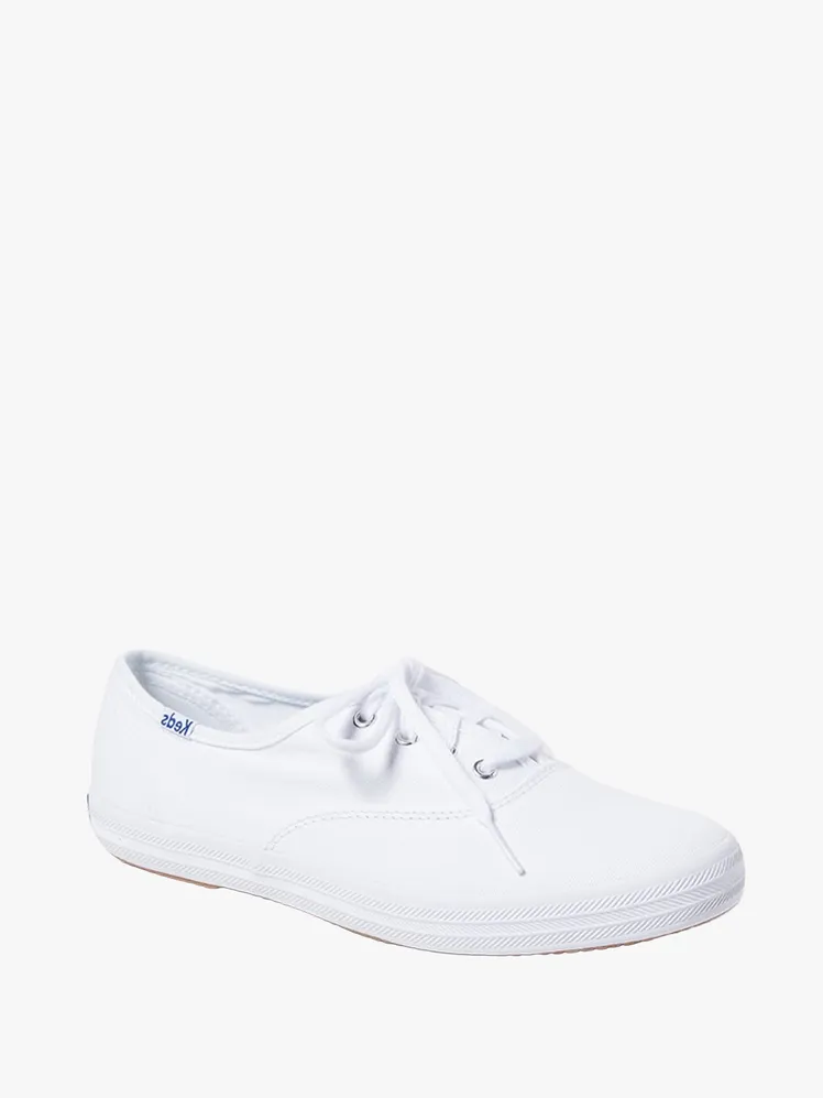 Effortless Summertime Style: Curated Sneaker Ensembles for Endless Season Appeal 78