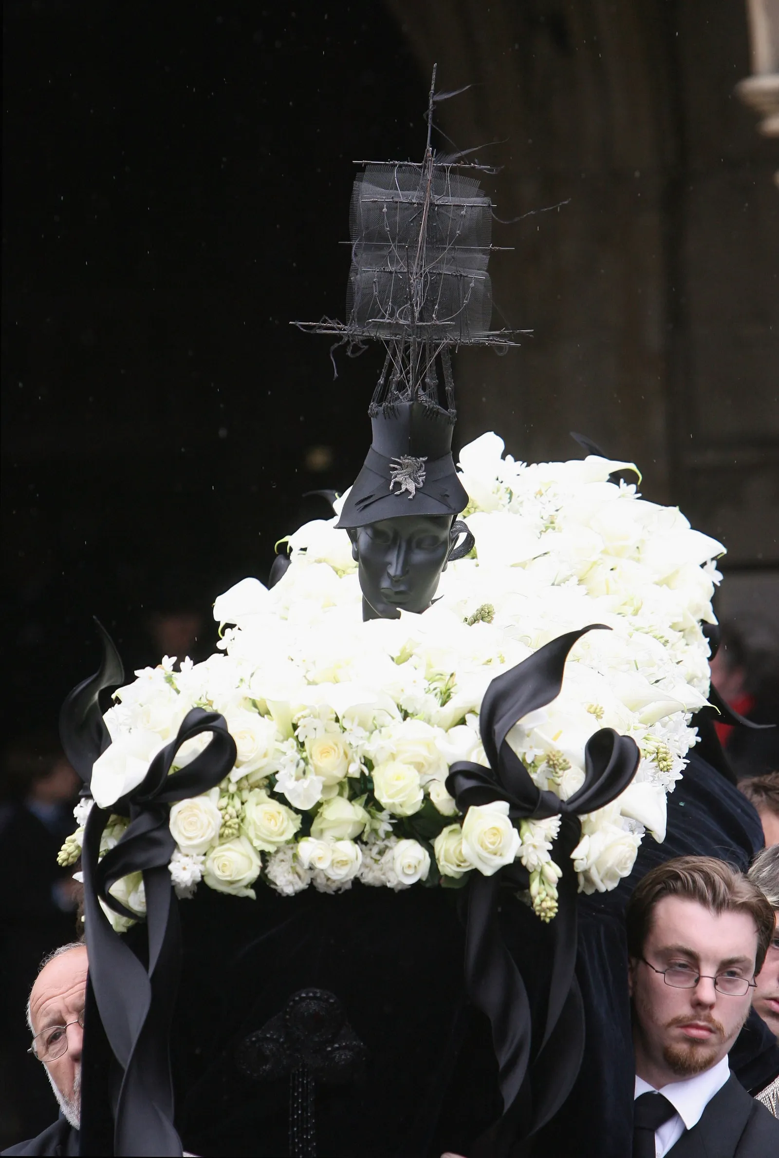 The Met Gala Honors Isabella Blow's Spirit with a Nautical Masterpiece 9