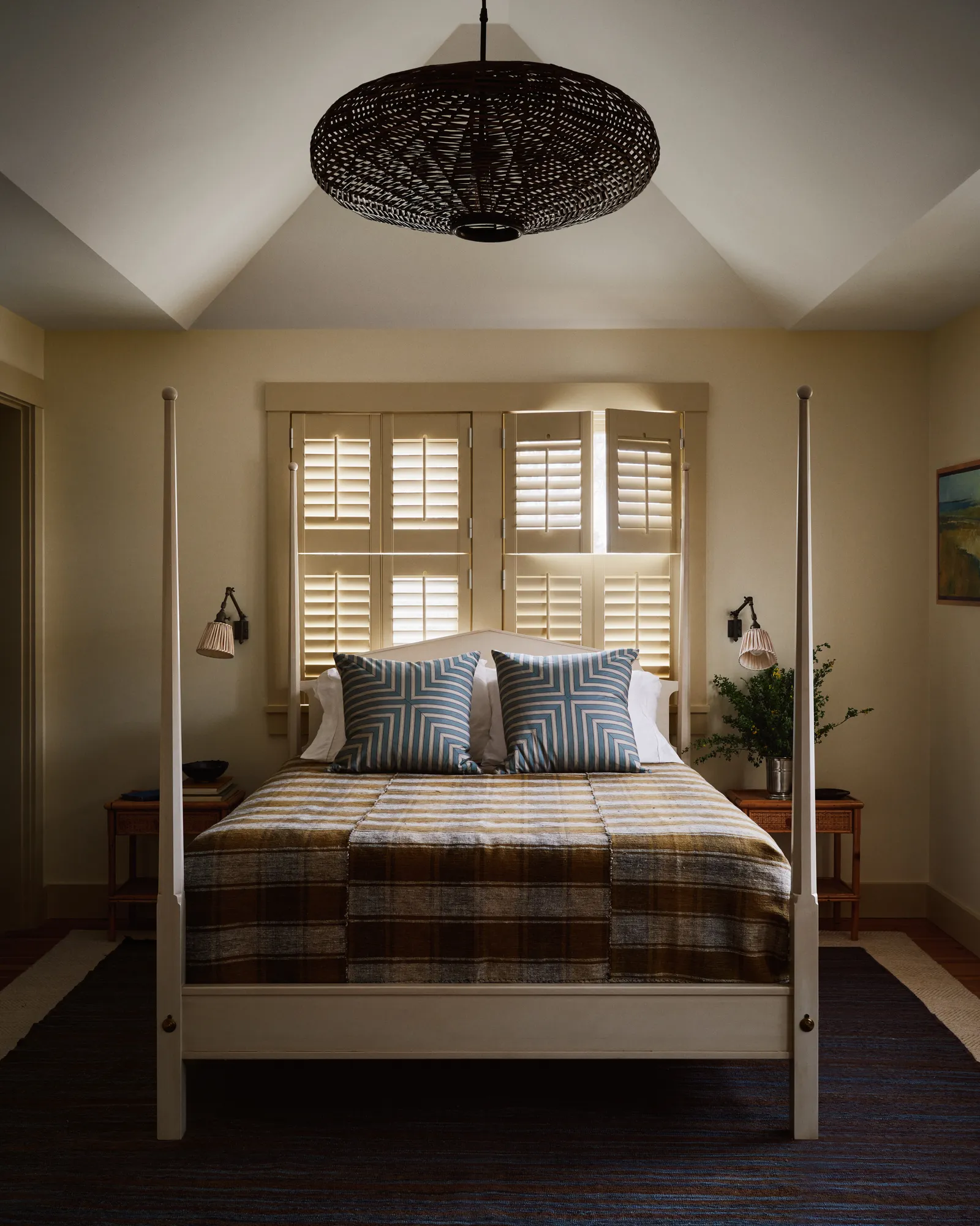 Island Elegance: A Martha's Vineyard Haven Rooted in Timeless Craftsmanship 28
