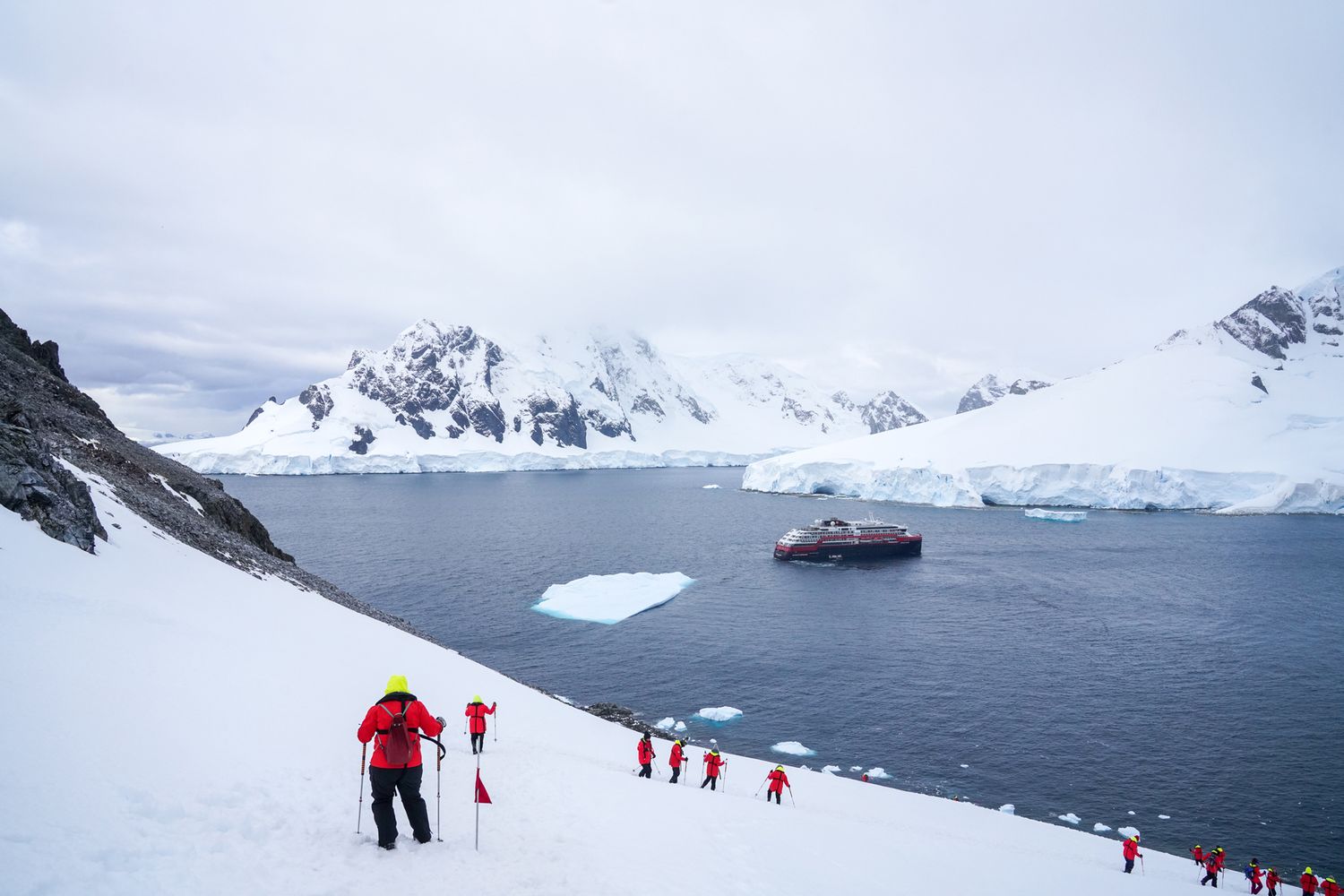 The World Awaits: Curated Journeys for Your Thriving 30s 20