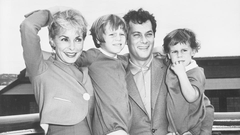 The Unseen Architect: How Kelly Curtis's Quiet Influence Shaped Hollywood Legacies 5