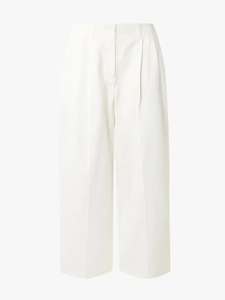 Chic Summer Ensembles: A Symphony in White 49