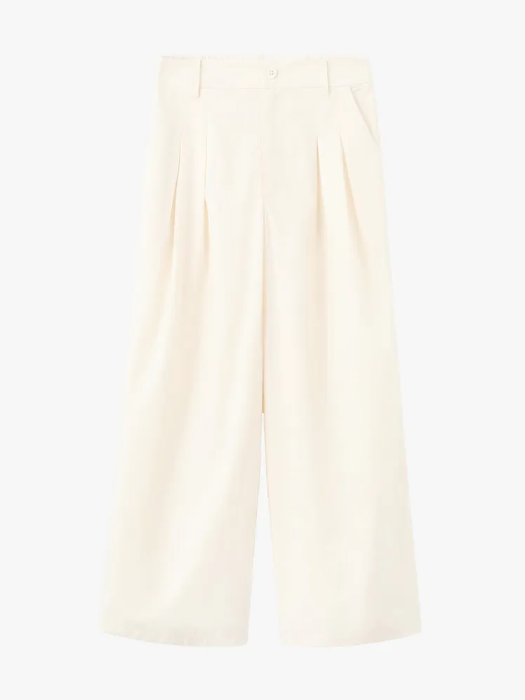 Chic Summer Ensembles: A Symphony in White 70