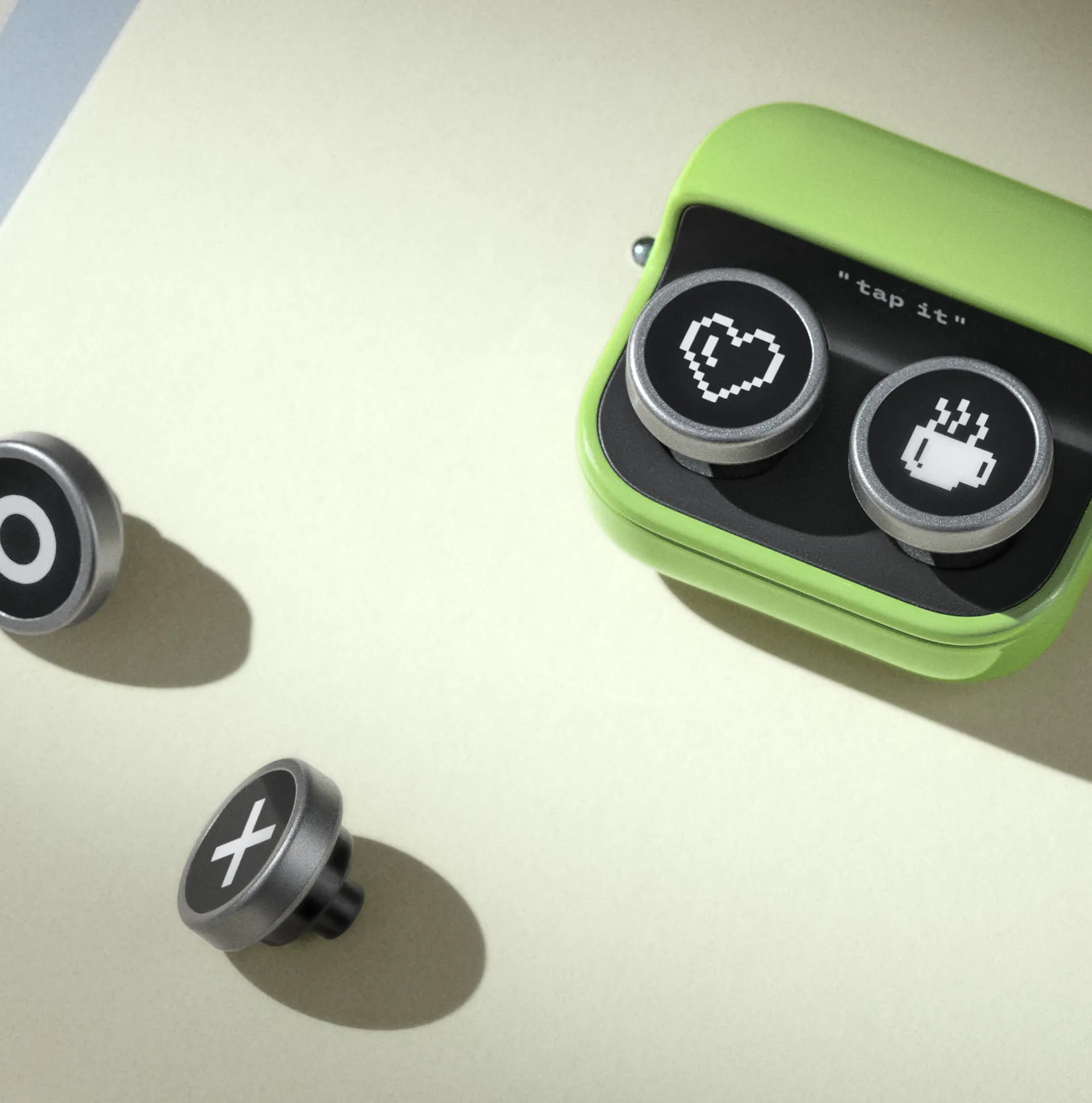 Boox Unveils Compact Two-Button E-Reader Remote for Seamless Page Navigation 4