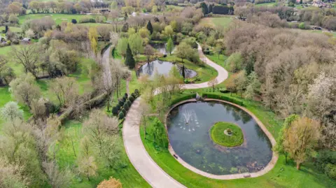 From Screen to Sale: Dyer's Cinematic Abode Reimagines Celebrity Real Estate 8