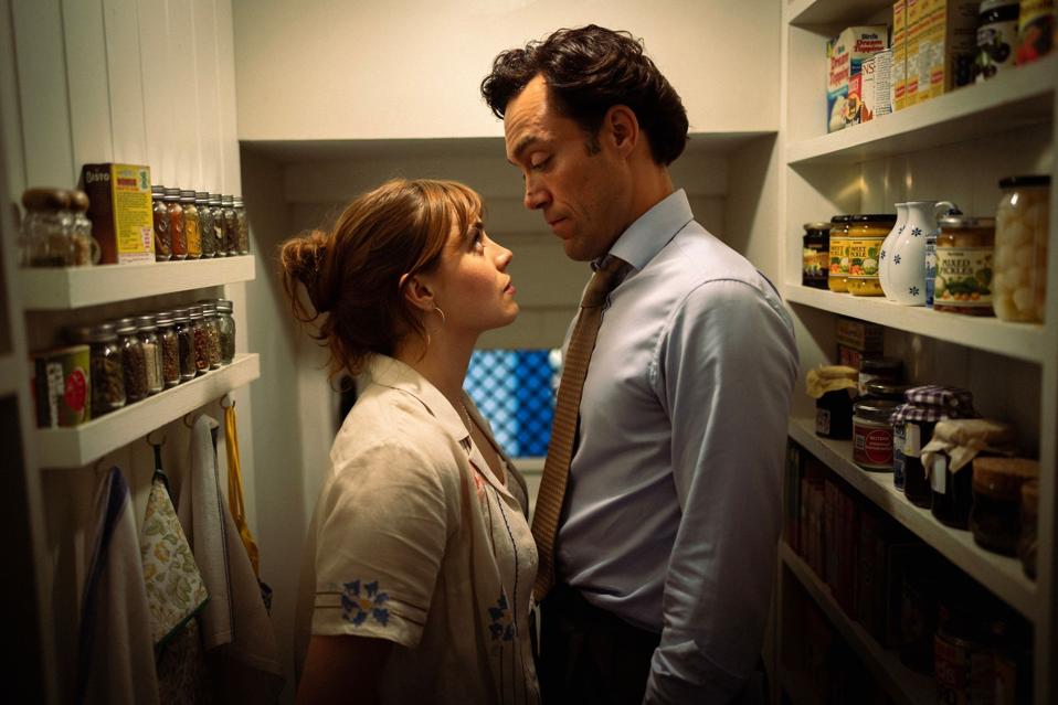 Weekend Binge: The Strategic Picks Dominating Streaming Platforms 16