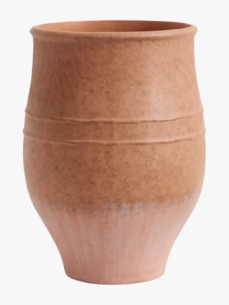 Terracotta Legacies: Cultivating Elite Living 25