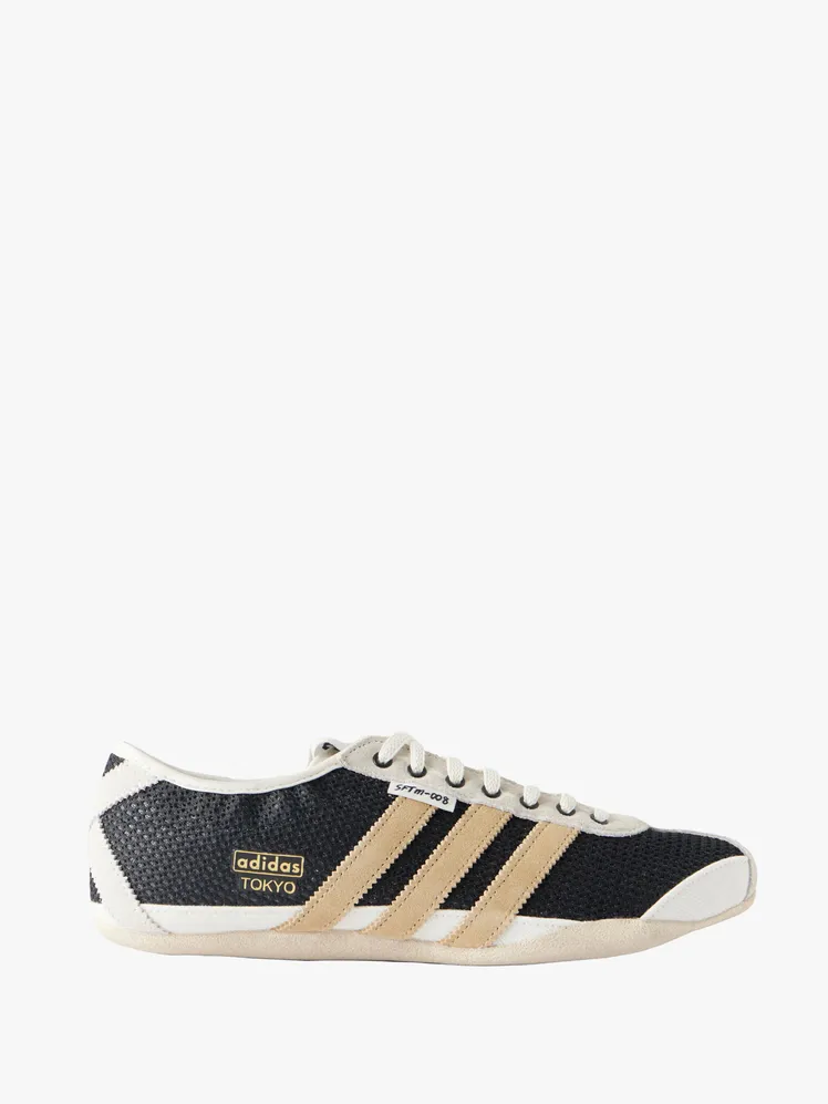 Effortless Summertime Style: Curated Sneaker Ensembles for Endless Season Appeal 88