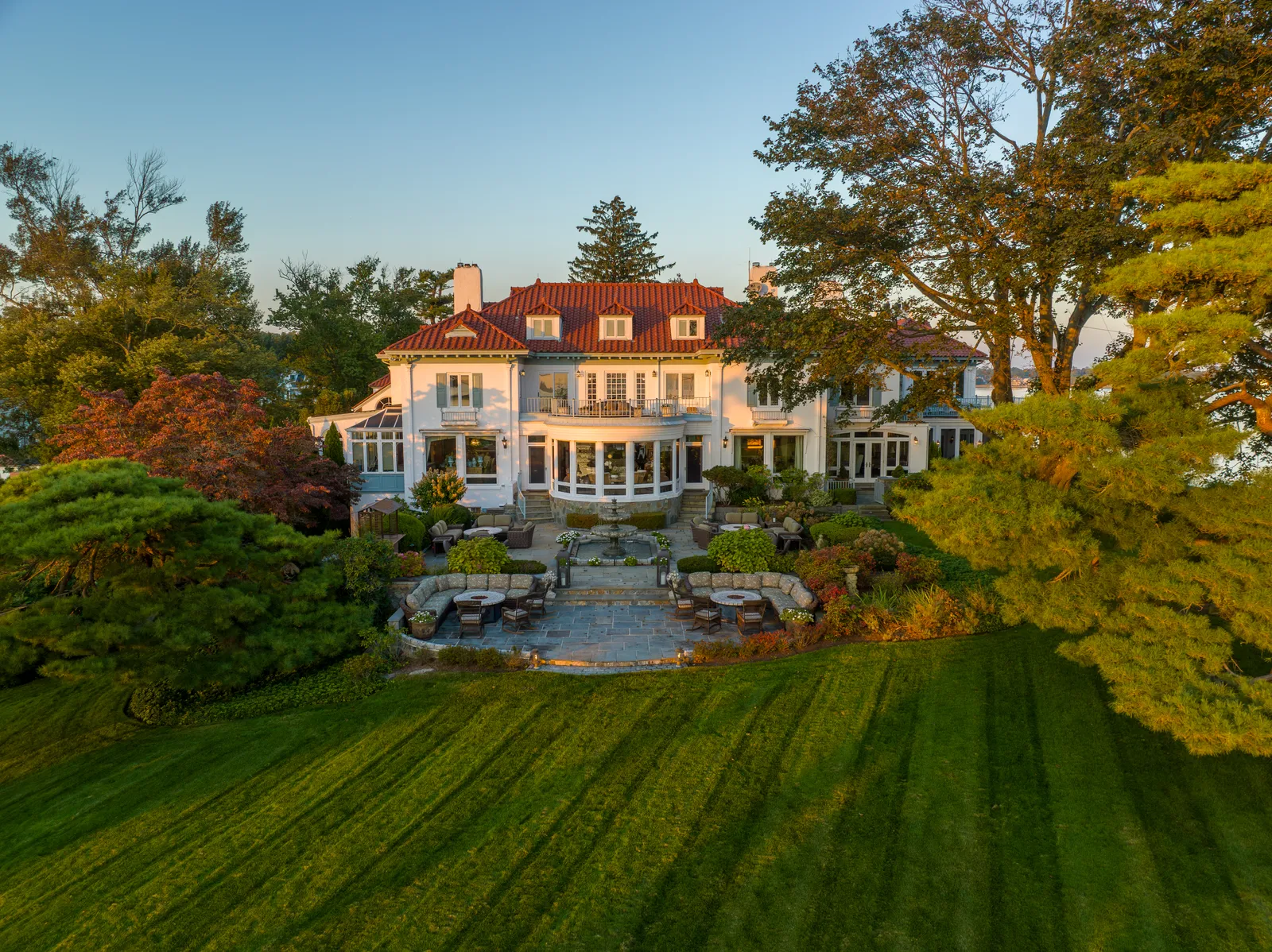 Gilded Shores: Kathie Lee Gifford's Gilded Age Estate Surfaces at a $100 Million Confluence of Coastal Grandeur and Celebrity Legacy 6