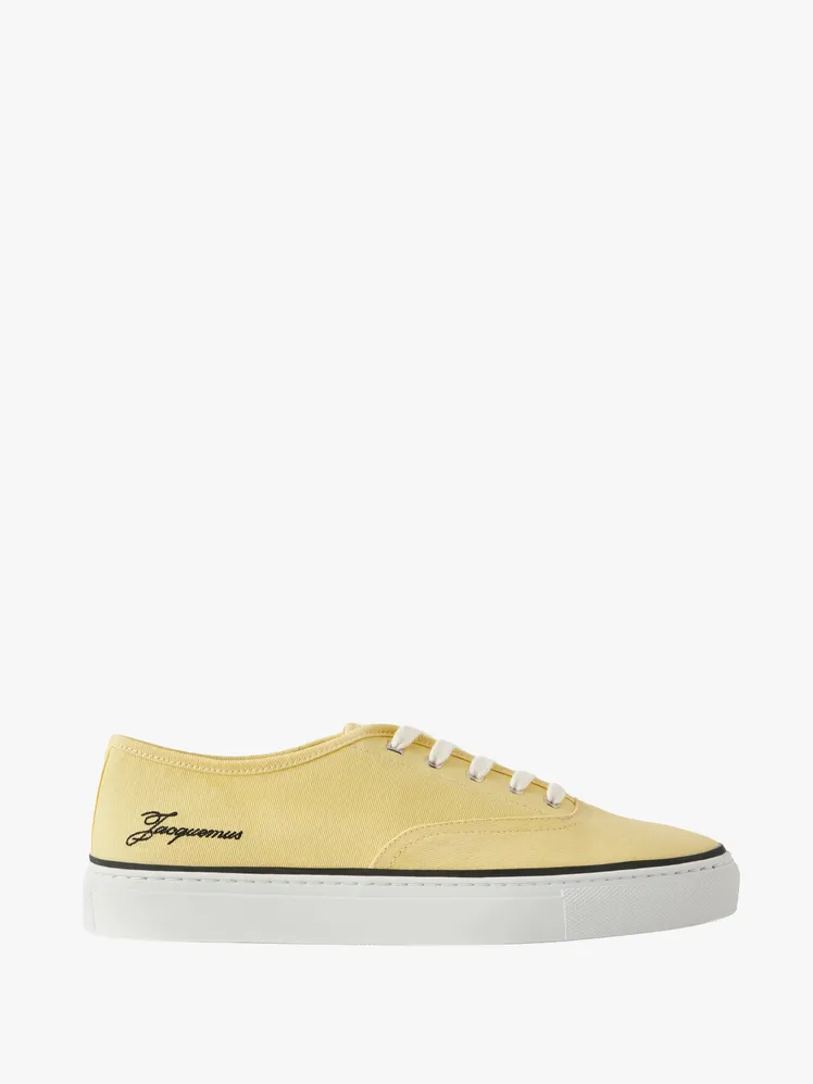 Effortless Summertime Style: Curated Sneaker Ensembles for Endless Season Appeal 76