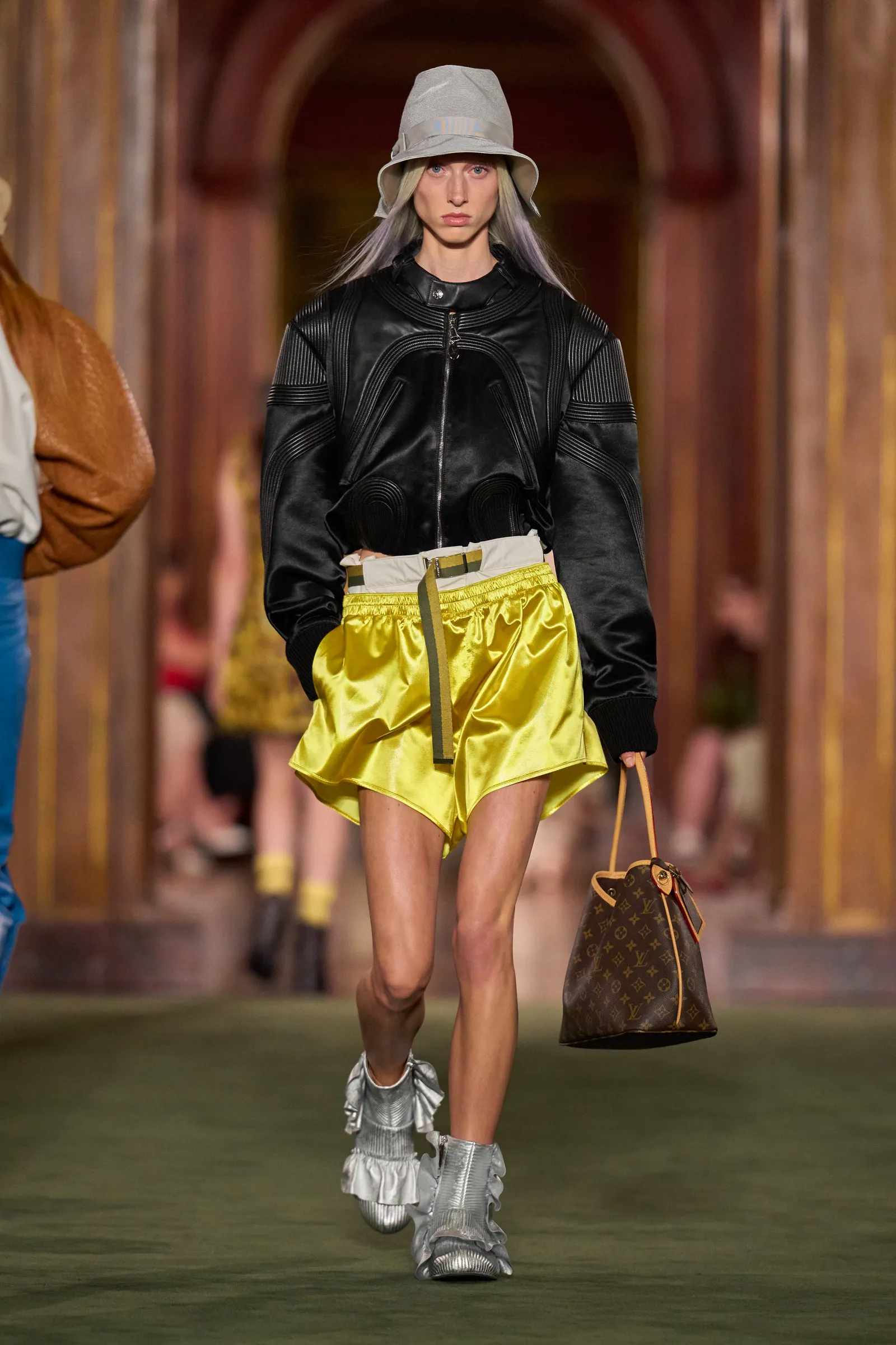 Zendaya's Resort 2027 Enthusiasm: A Louis Vuitton Ensemble to Cherish 8