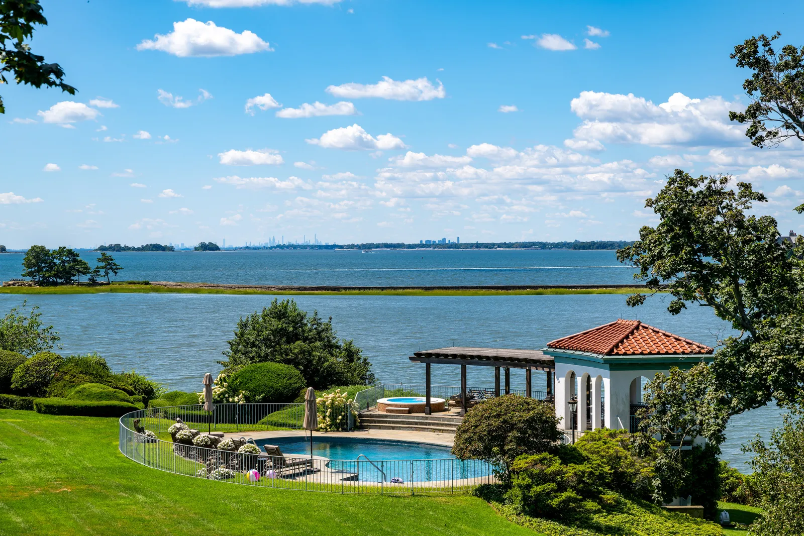 Gilded Shores: Kathie Lee Gifford's Gilded Age Estate Surfaces at a $100 Million Confluence of Coastal Grandeur and Celebrity Legacy 7
