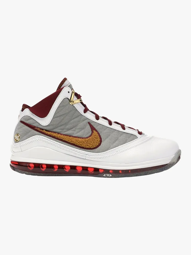 Kelce Dons LeBron's Legacy in Cleveland Courtside Comeback 6