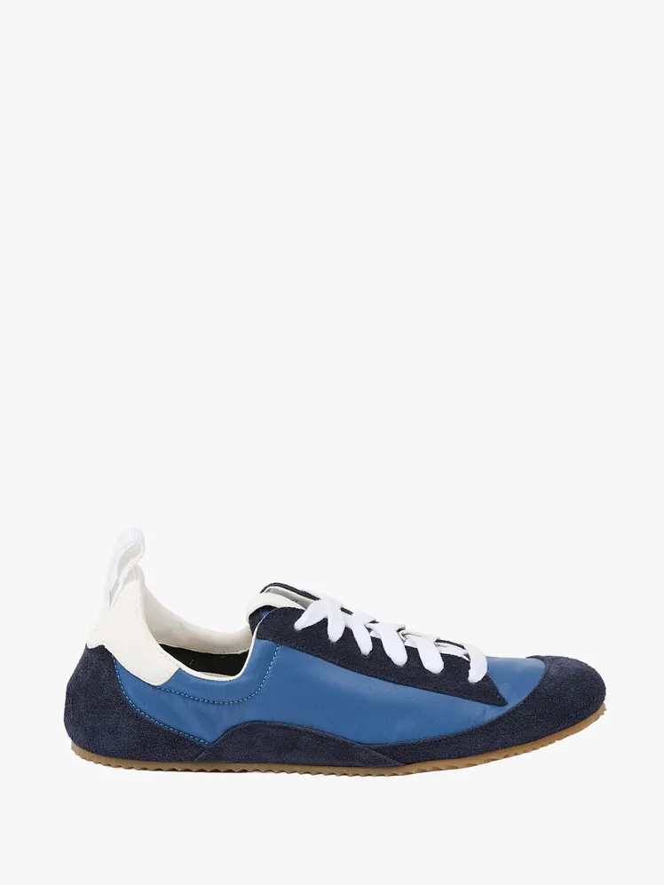 Effortless Summertime Style: Curated Sneaker Ensembles for Endless Season Appeal 84