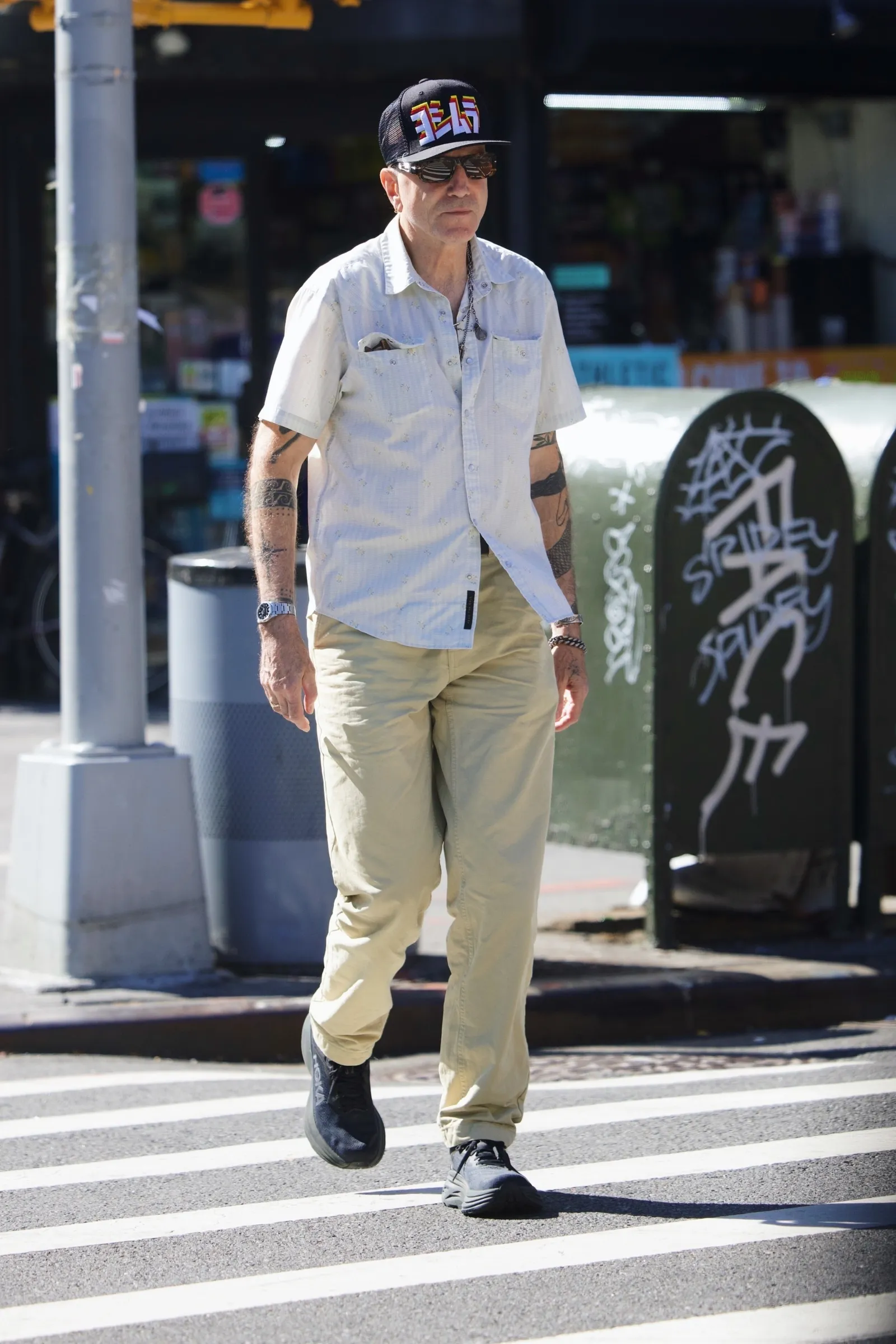The Executive's New Uniform: The Uncomplicated Power of Khaki 8