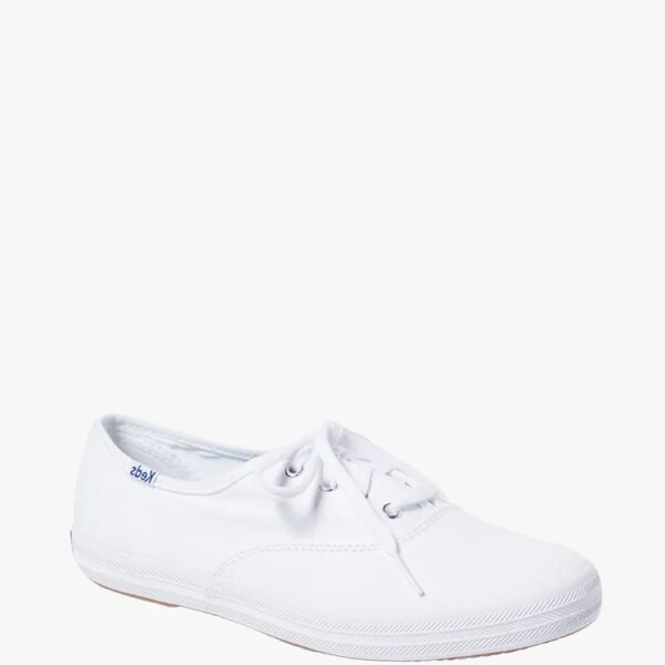 Effortless Summertime Style: Curated Sneaker Ensembles for Endless Season Appeal