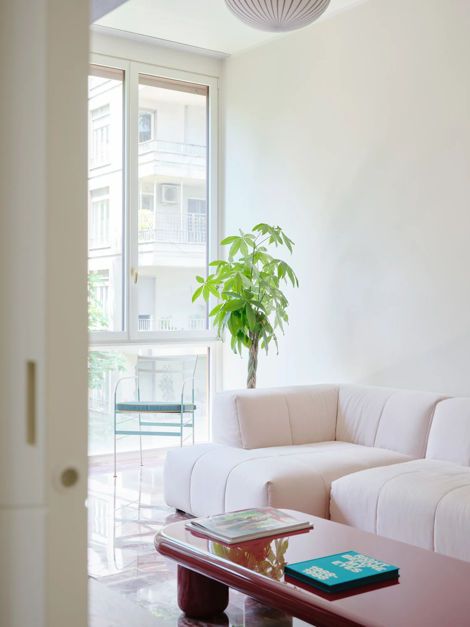 Milanese Bloom: Where Blush Marble Meets Springtime Serenity 31