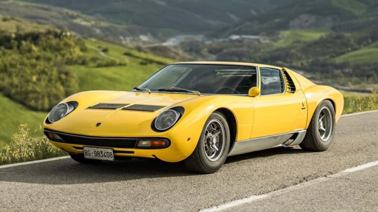 Lamborghini Revuelto: A Hybrid Masterpiece Honors the Miura Legacy 29