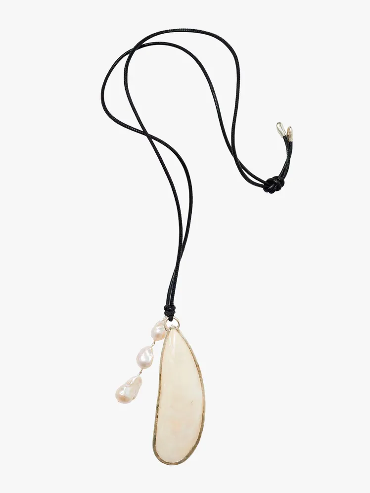 The Timeless Charm of the Choker Redefined for Today 53