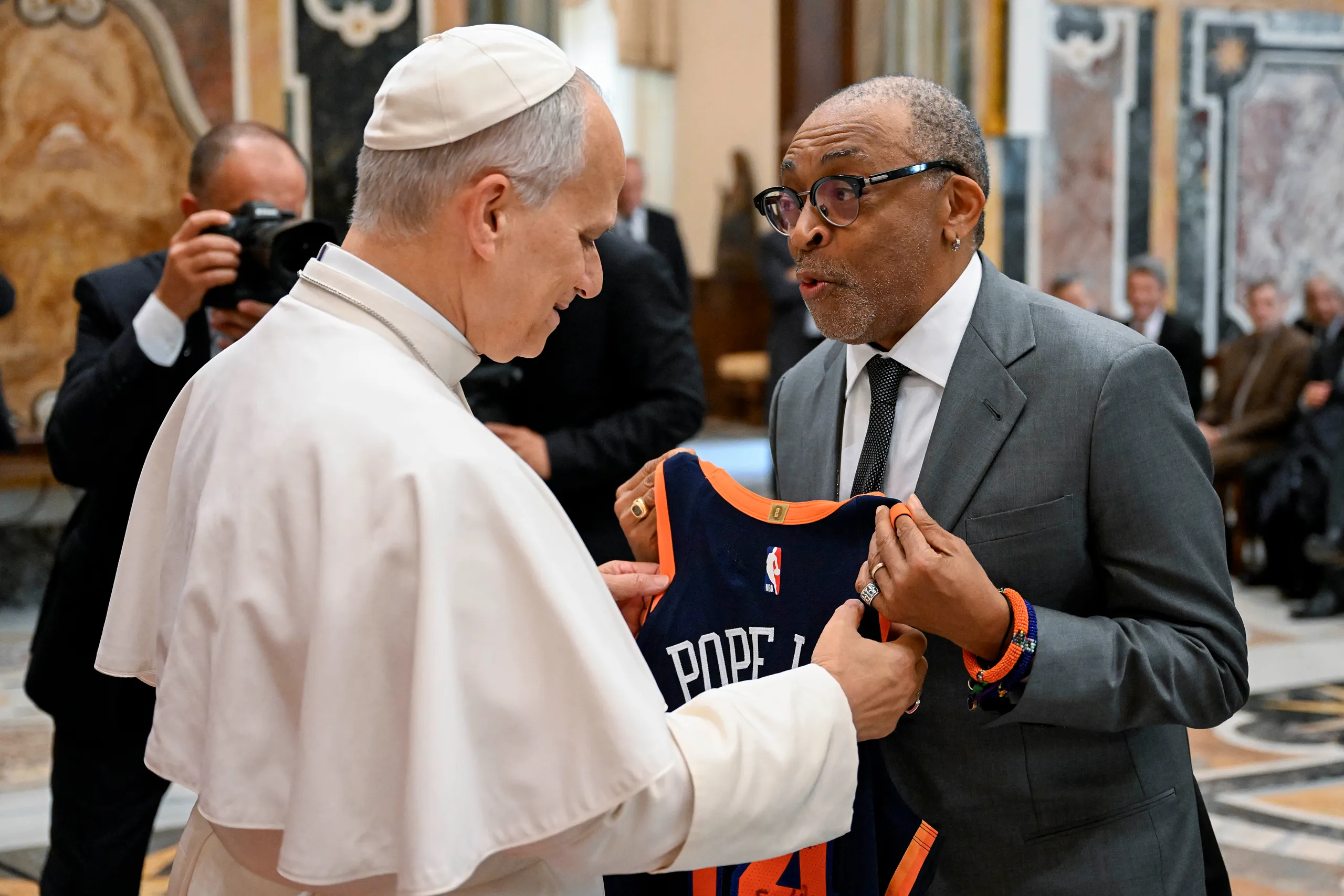 Lee's Saintly Jersey: A Touchdown for Knicks Fans. 4