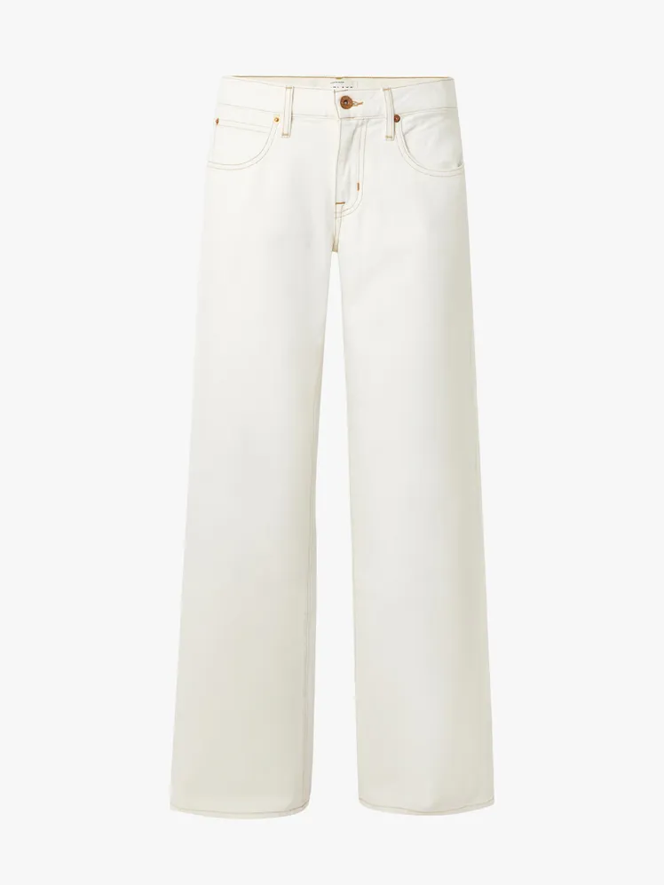 The White Denim Renaissance: A Chic Reawakening 31