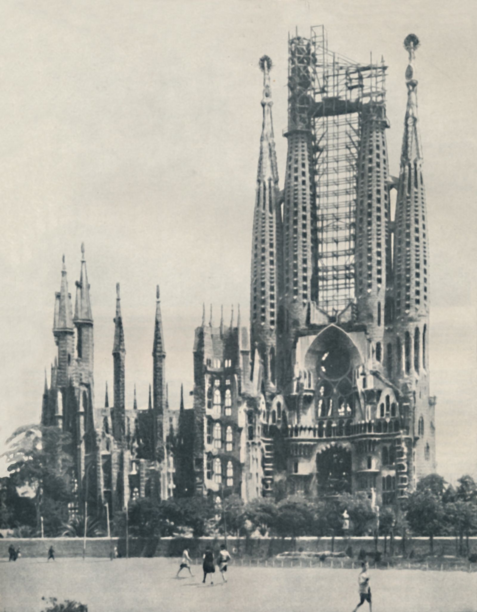 Gaudí's Masterpiece: An Ode to Sacred Craftsmanship 10