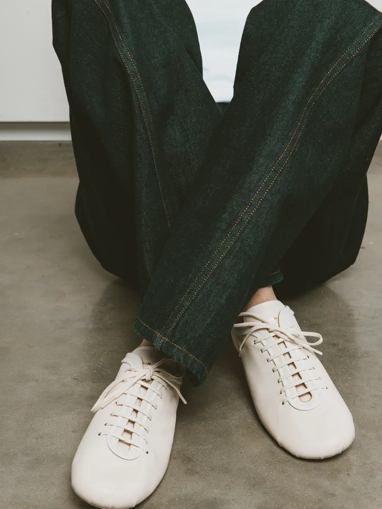 Chic Footwear: Vogue Editors Unveil Their Top White Sneaker Picks for 2026 76