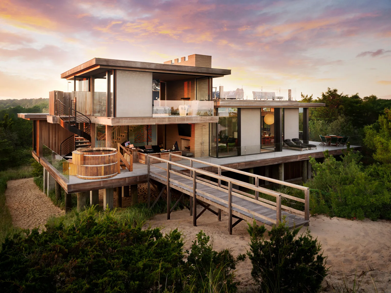 Hamptons Horizon: Where Heritage Meets High Society Living 25