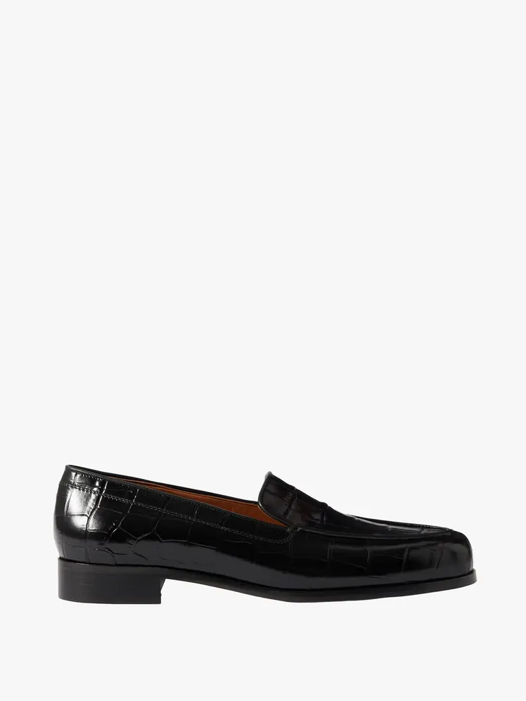 Effortless Loafer Chic: Your Guide to Summer's Most Versatile Footwear 108