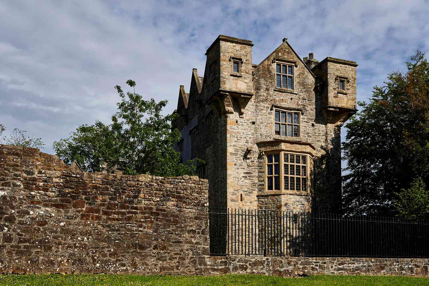 Emerald Isles & Regal Estates: Unveiling Ireland's Most Enchanting Castle Escapes 32