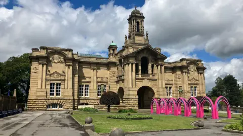 Bradford Bids Farewell to Its Brushes: A City Reflects on Hockney's Enduring Canvas 10 Bradford Bids Farewell to Its Brushes: A City Reflects on Hockney's Enduring Canvas 10