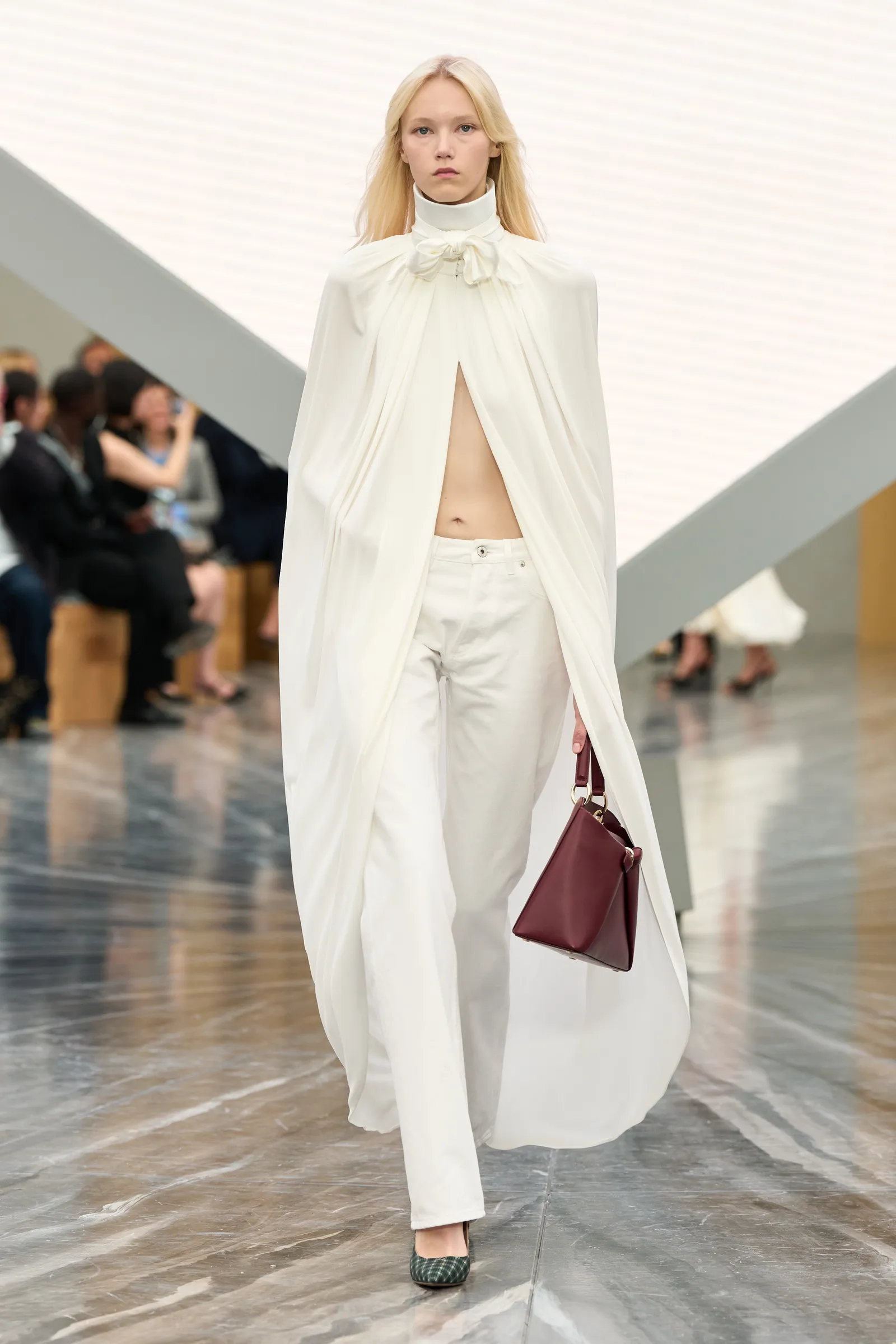 The White Denim Renaissance: A Chic Reawakening 18