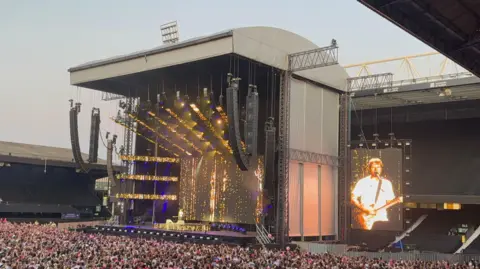 From Bengal to Suffolk: Sheeran's Curry Chronicle Melds Global Flavors with Local Charm 6