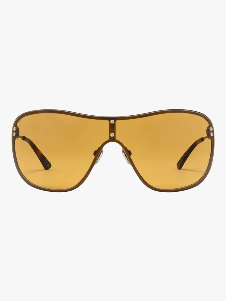 Beyond the Stage: Harry Styles's Go-To Shades for the Modern Executive 6