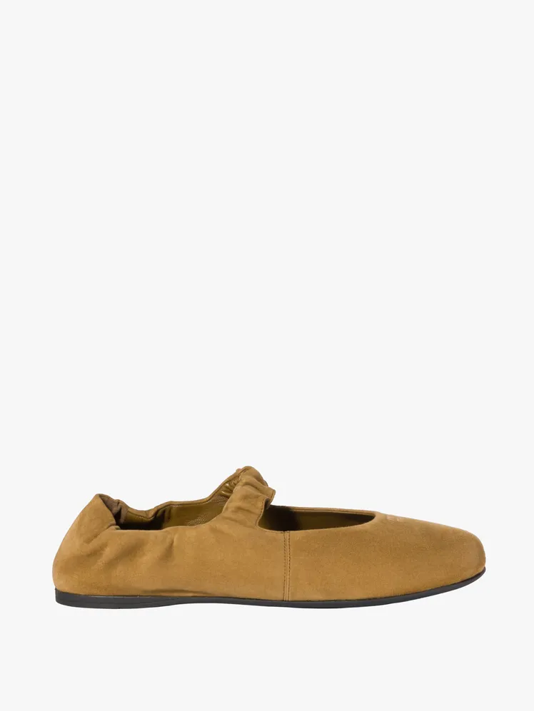 Effortless Chic: Discover Your Perfect Pair of Ballet Flats for the Warmer Seasons 31