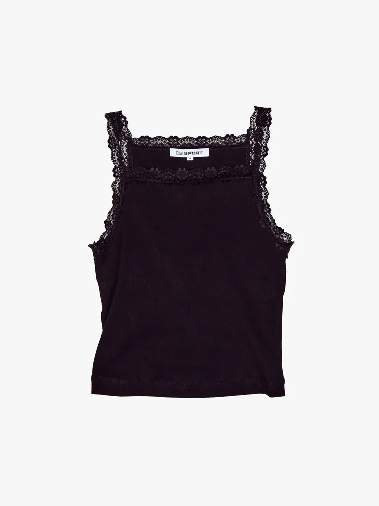 Elevated Athleisure: Vogue's Guide to Chic Activewear Styling 116