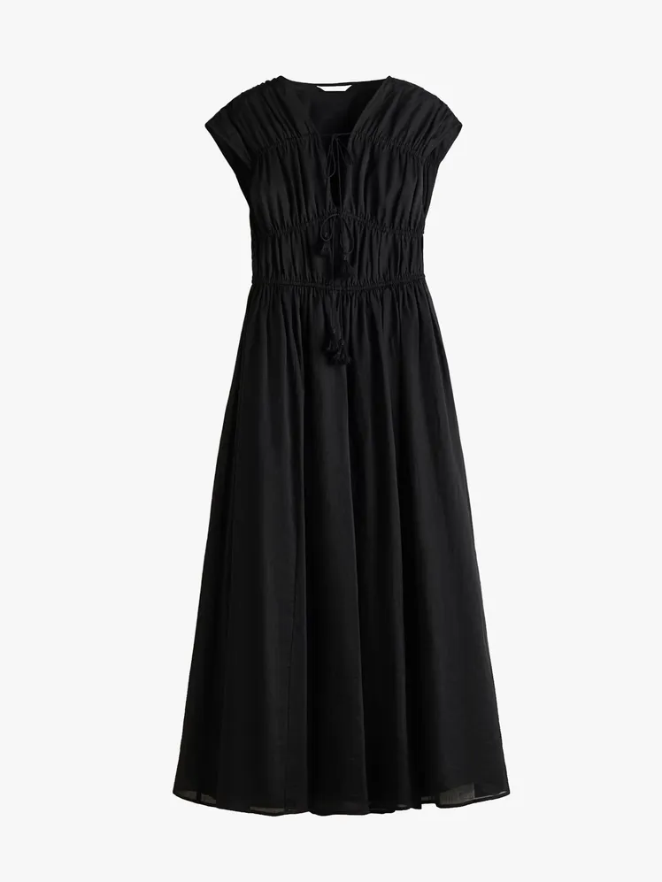 Chic Summer Sojourns: A Curated Edit of 2026's Must-Have Dresses 43