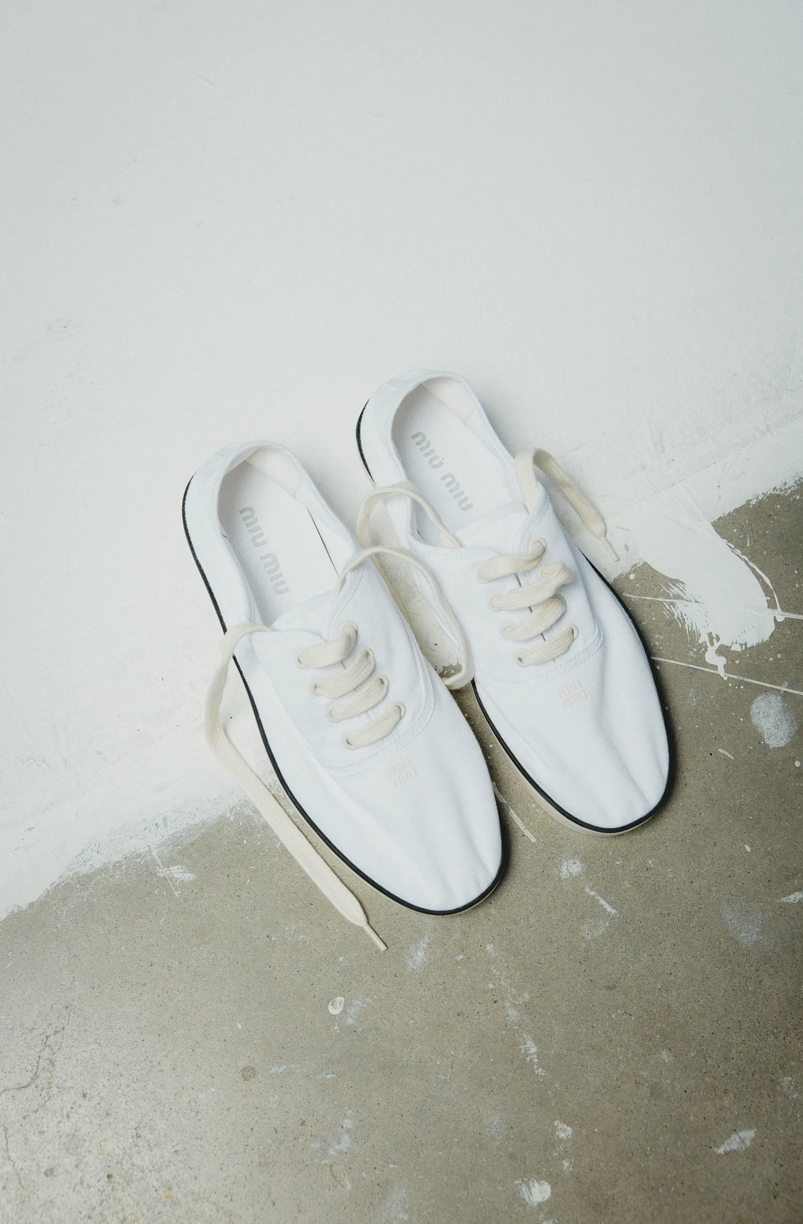 Chic Footwear: Vogue Editors Unveil Their Top White Sneaker Picks for 2026 48