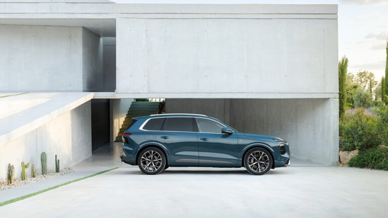 Audi's Refined Third-Generation Q7 and SQ7: A New Benchmark in Sophisticated Engineering 7