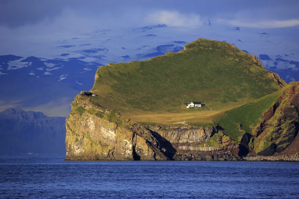 Sanctuary Estates: Where Isolation Meets Unrivaled Grandeur 16