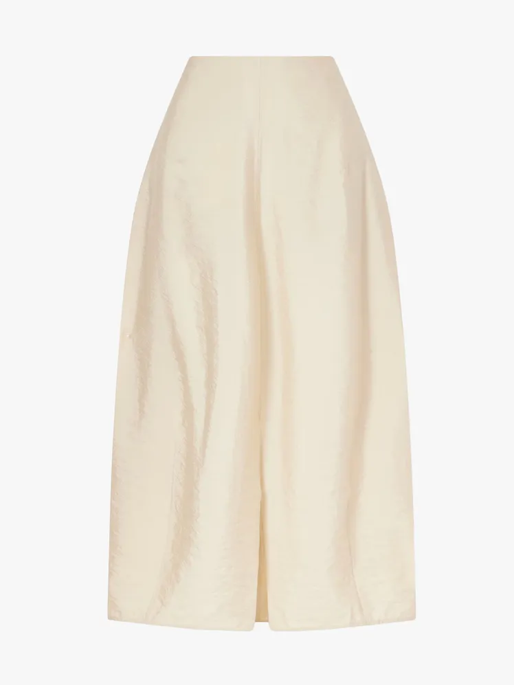 Effortless Chic: Your Go-To Summer Workwear Capsule 37