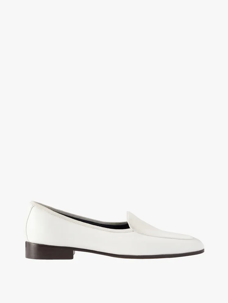 Effortless Loafer Chic: Your Guide to Summer's Most Versatile Footwear 112
