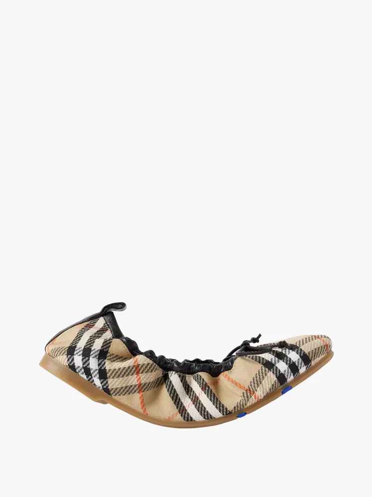 Effortless Chic: Discover Your Perfect Pair of Ballet Flats for the Warmer Seasons 41