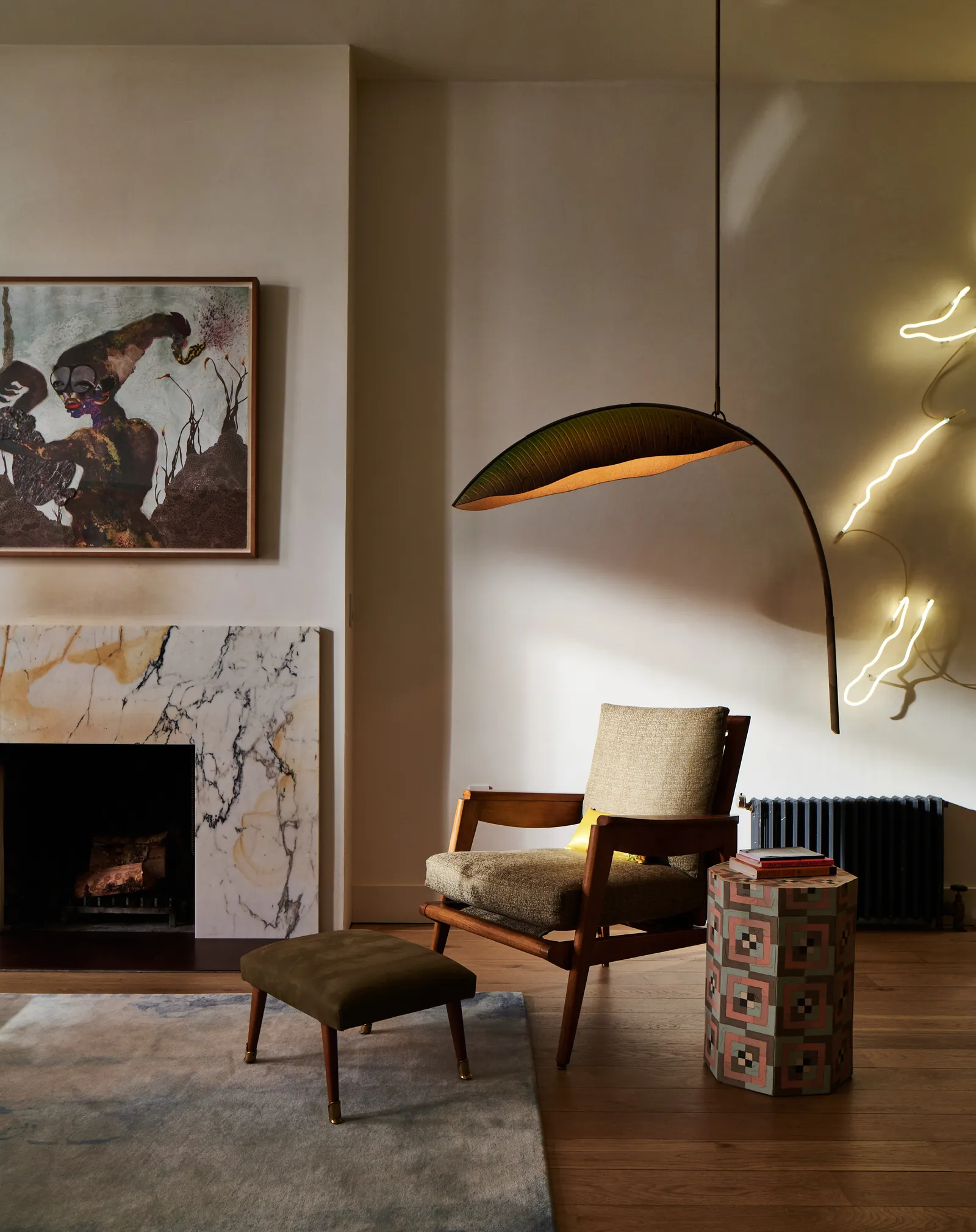 A Gentleman's Retreat: Where Heritage Meets High Society Comfort 25