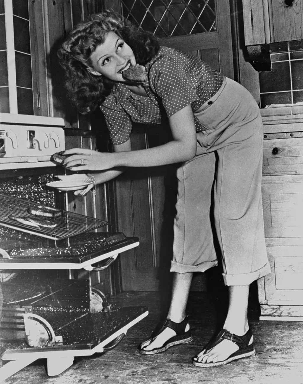 Golden Age Grace: Rita Hayworth's Private Elegance Unveiled 24
