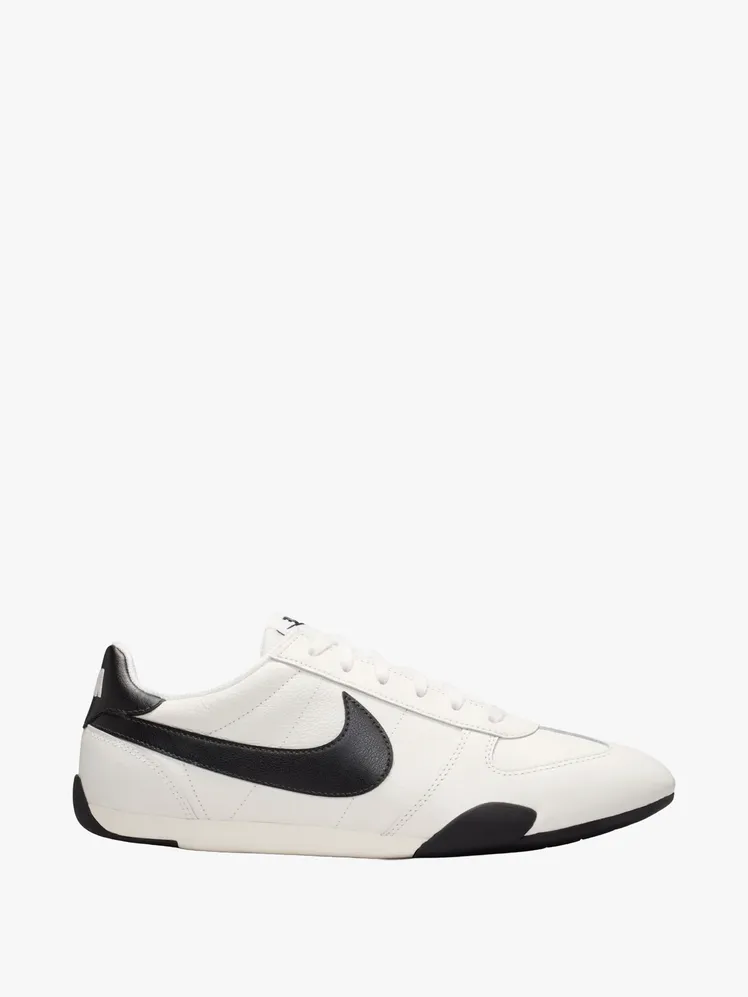 Elevated Athleisure: Vogue's Guide to Chic Activewear Styling 91