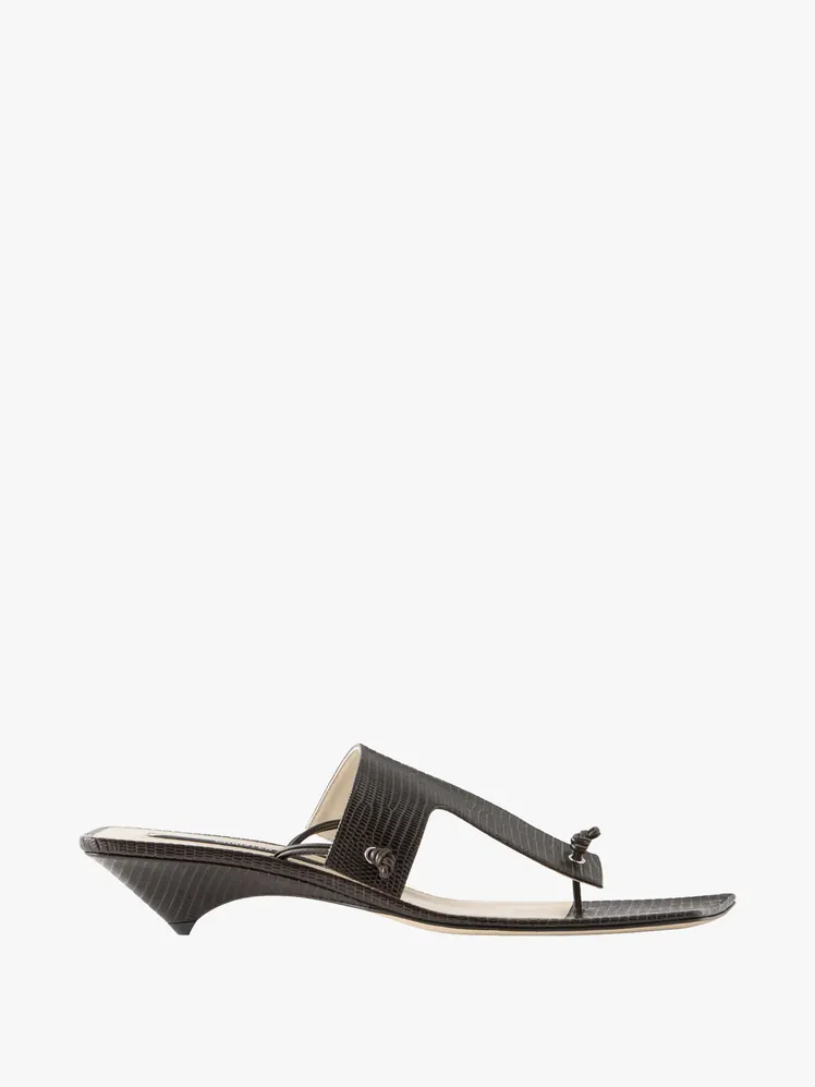 Effortless Urban Style: Summer's Chicest Ensembles Reimagined 133