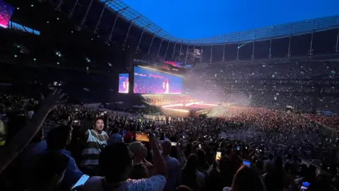 Reggaeton's Global Ambassador Rewrites Stadium History in London's Echoes 13
